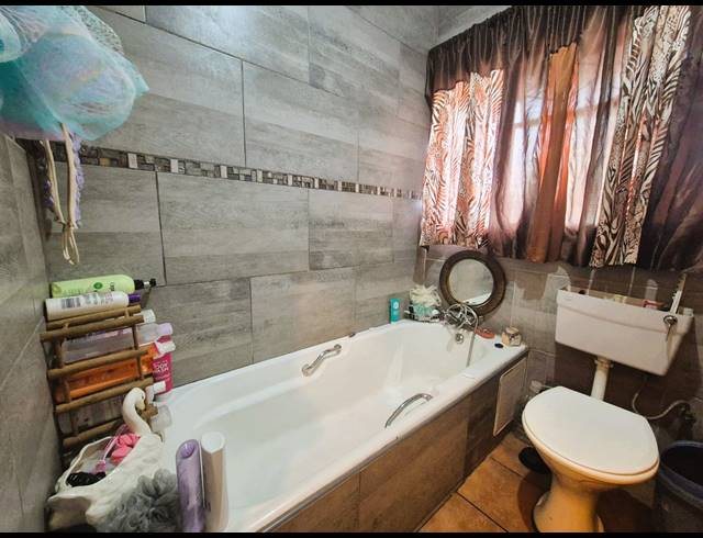 3 BEDROOM HOUSE FOR SALE IN SONLAND PARK